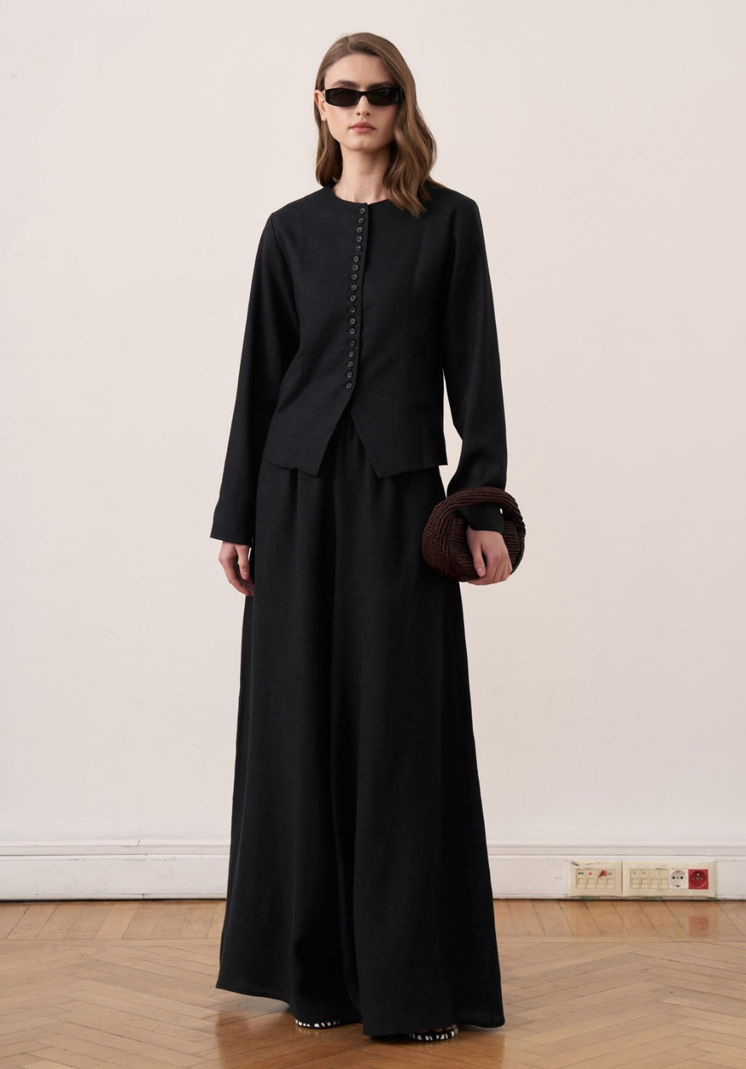 Como Buttoned Linen Blazer - Black