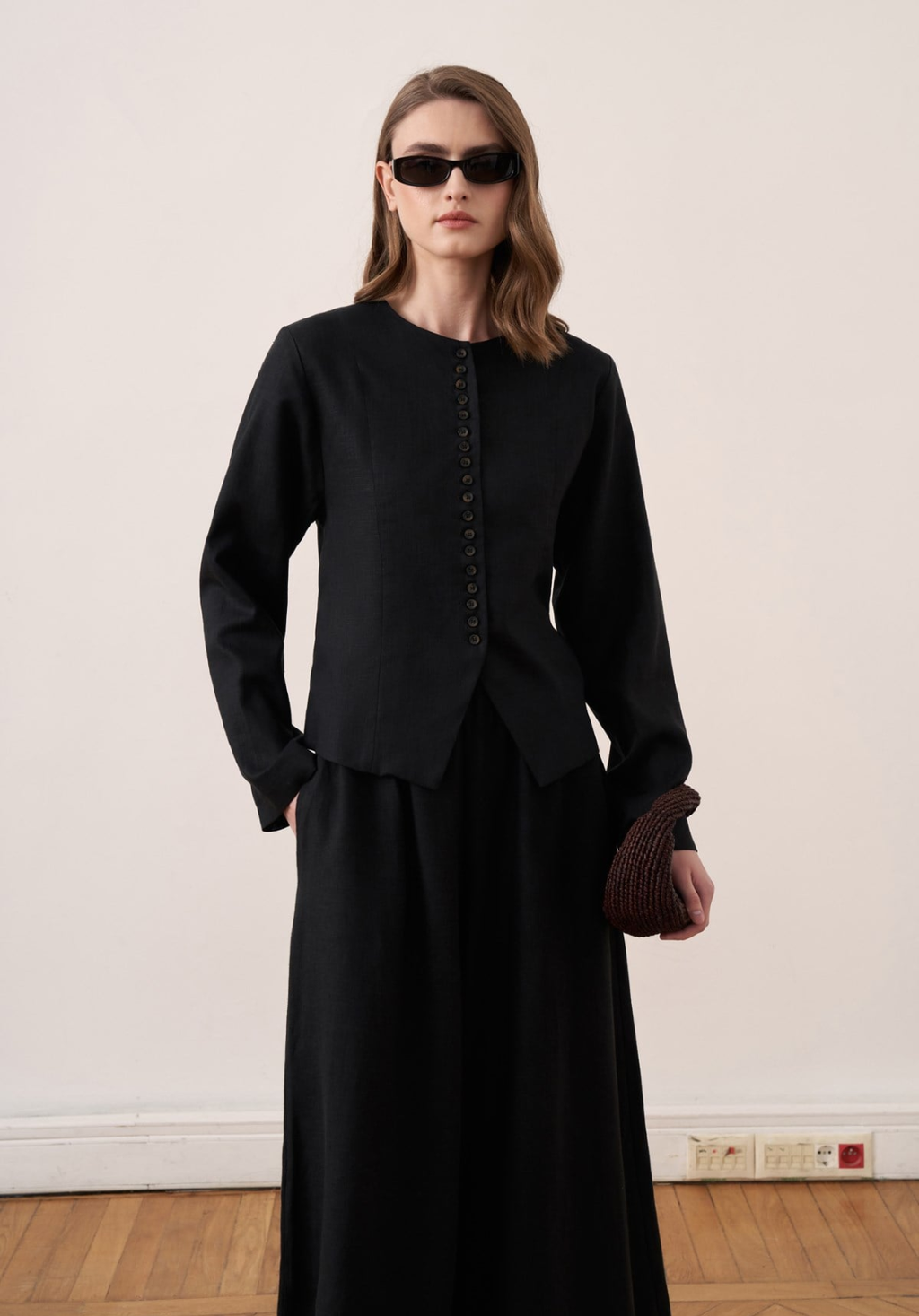 Como Buttoned Linen Blazer - Black