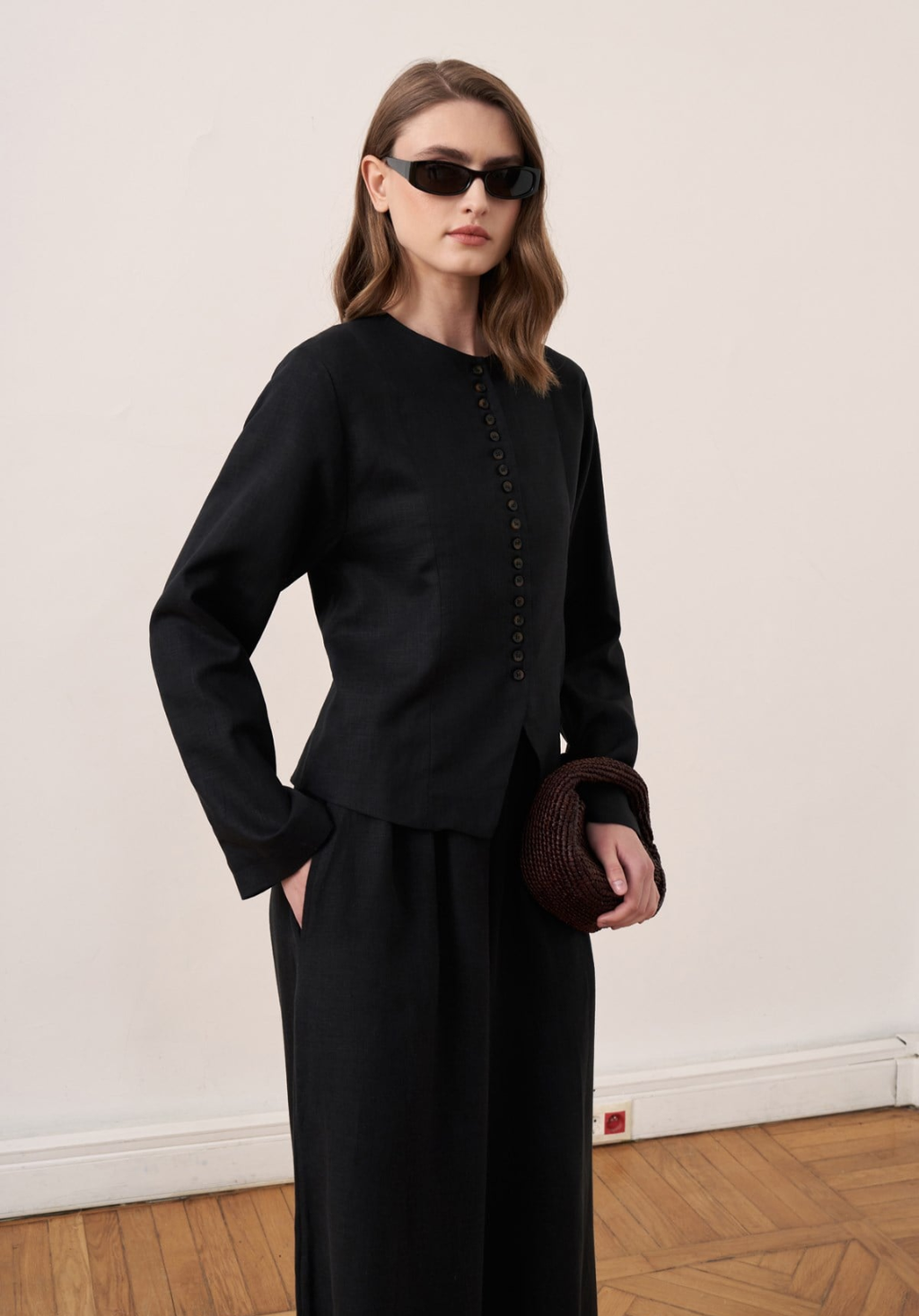 Como Buttoned Linen Blazer - Black