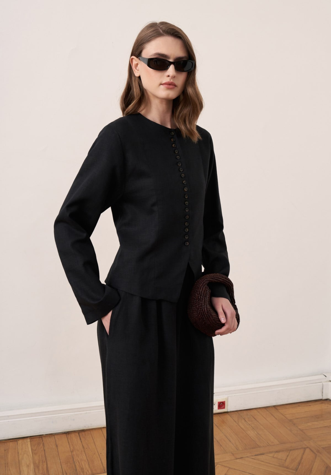 Como Buttoned Linen Blazer - Black