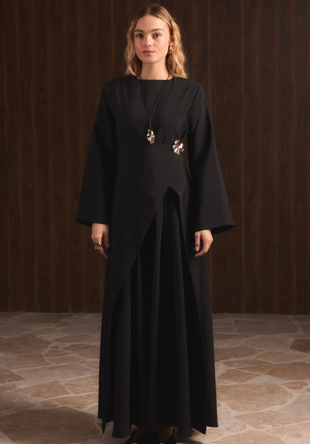 Zoya Brooch Maxi Dress Black